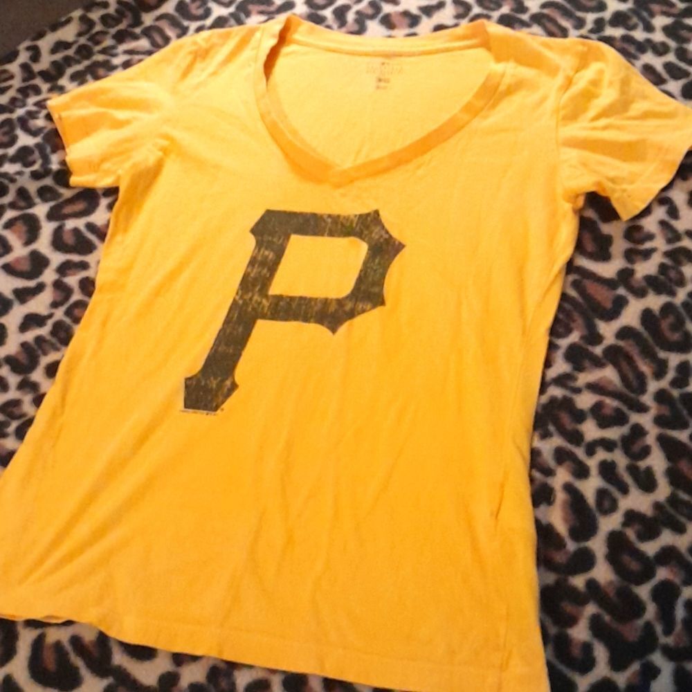 🤠Pittsburgh Pirates Short Sleeve Tee Size Small